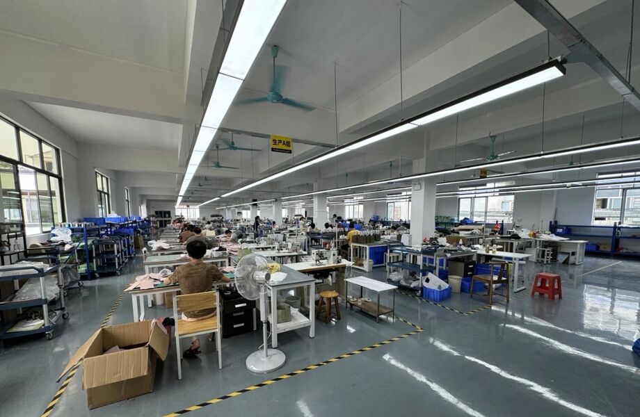 Dongguan Langqin Leather Hardware Co., Ltd.