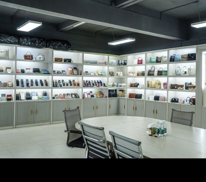 Dongguan Langqin Leather Hardware Co., Ltd.