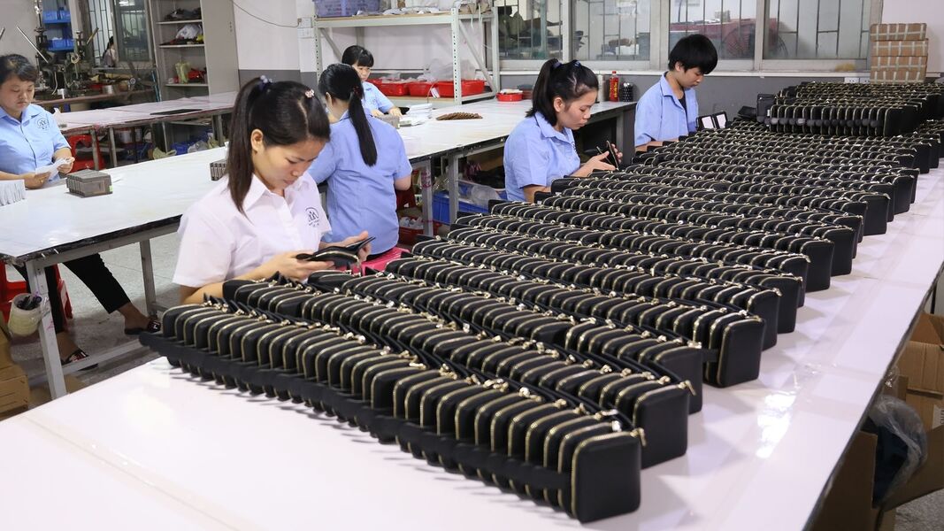 Dongguan Langqin Leather Hardware Co., Ltd.