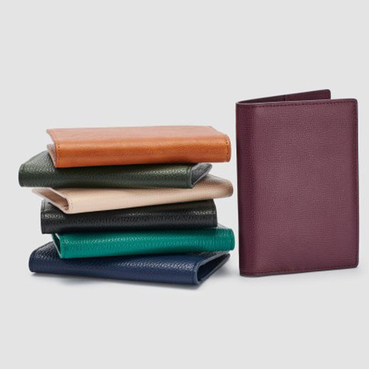 OEM Brand Personalised Unisex Leather Passport Cover With Card Slots Travel Accessories